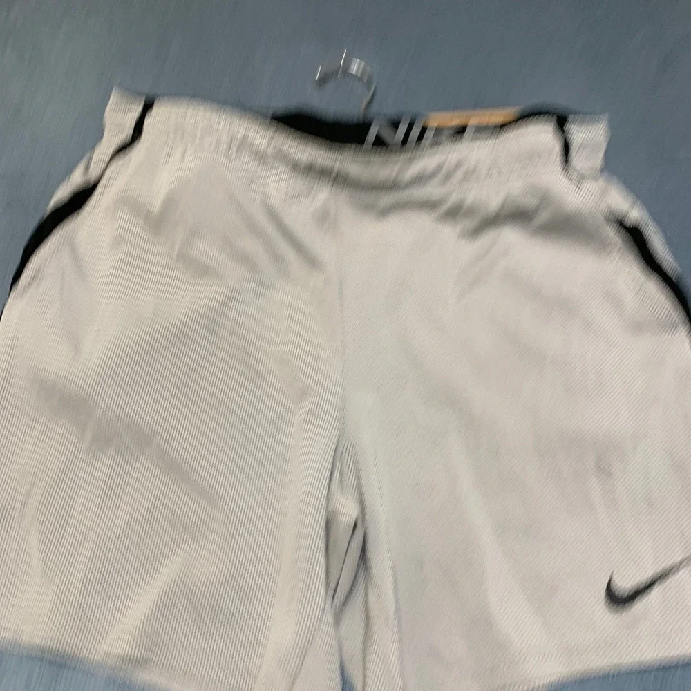 Nike Dri Fit Training Shorts Mens XL Gray Black Mesh Swoosh Logo Athletic Gym